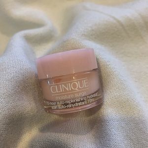 Clinique Moisture Surge